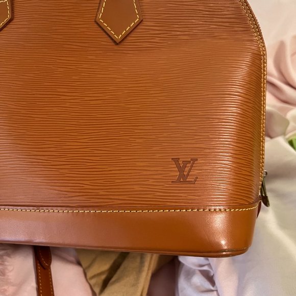 Louis Vuitton Epi Alma PM Cipango with Shoulder Strap and Dust Bag -Pristine - Picture 6 of 14